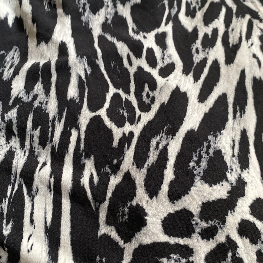 NY & Co animal print top, Large EUC - Picture 10 of 10